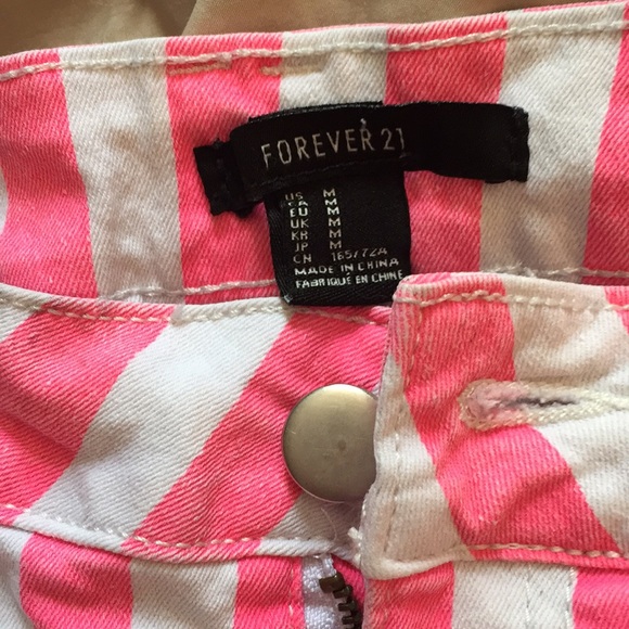 Striped shorts - Picture 2 of 2